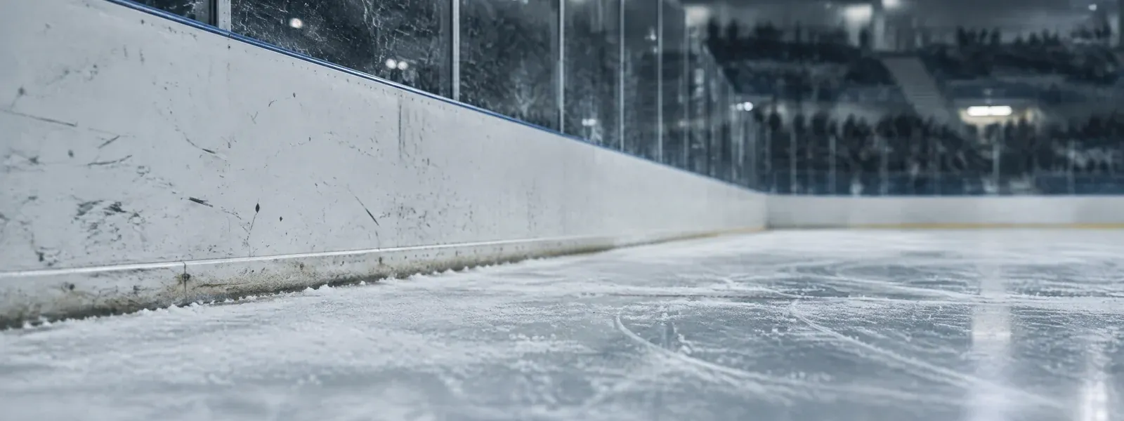 Isyta och sarg i en ishockeyarena